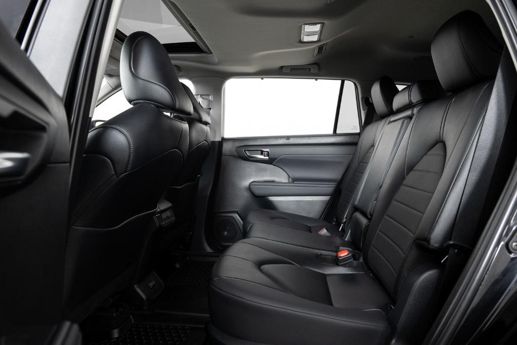 used 2024 Toyota Highlander Hybrid car, priced at $45,995