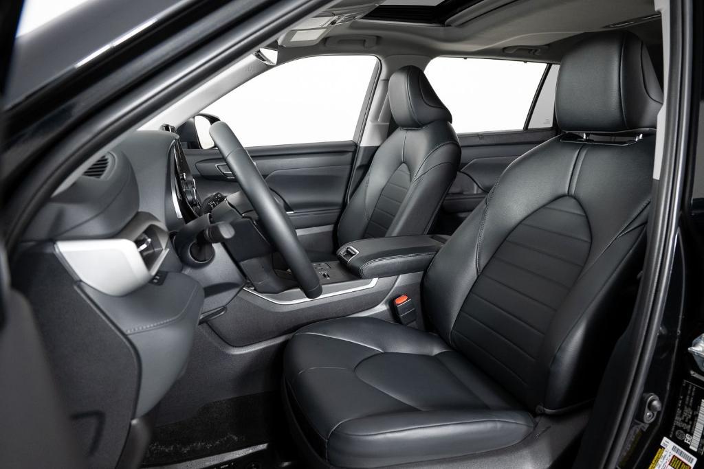 used 2024 Toyota Highlander Hybrid car, priced at $45,995