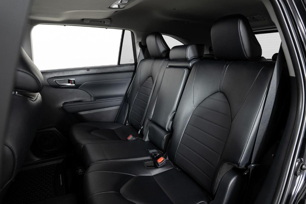 used 2024 Toyota Highlander Hybrid car, priced at $45,995