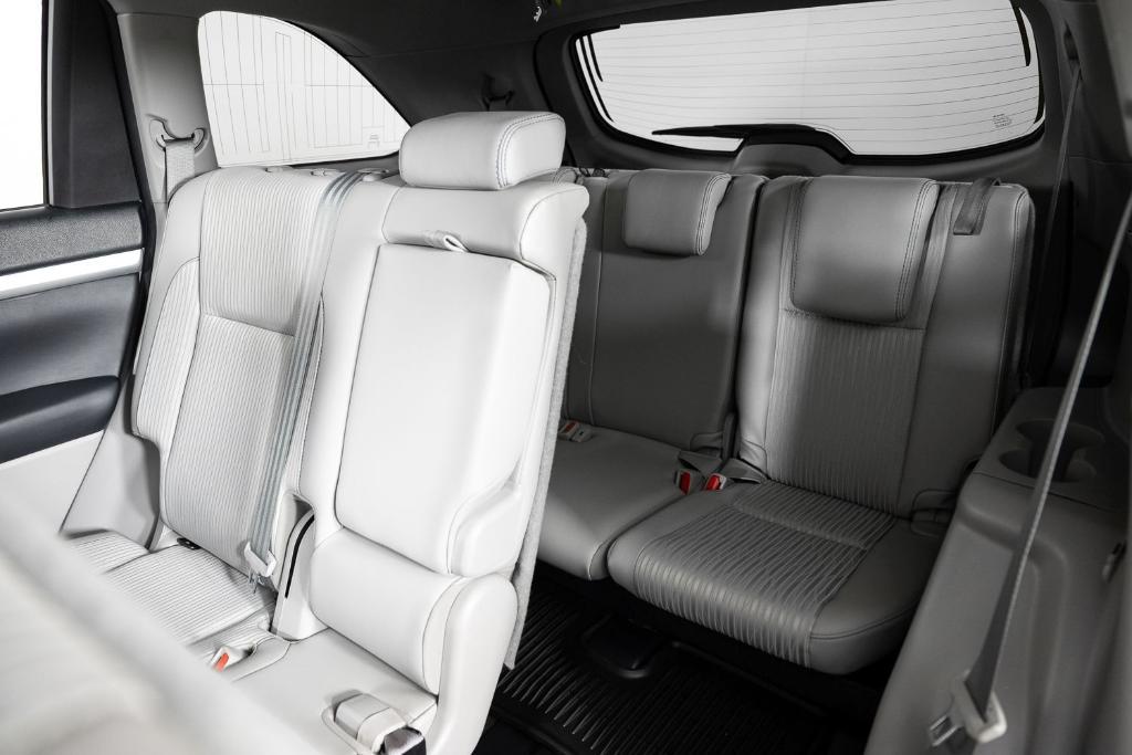 used 2018 Toyota Highlander car, priced at $24,995