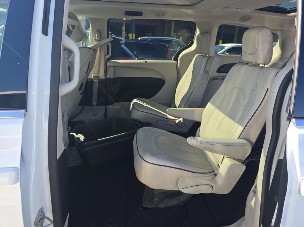 used 2018 Chrysler Pacifica car