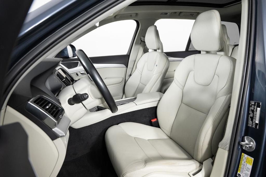 used 2022 Volvo XC90 car, priced at $30,995