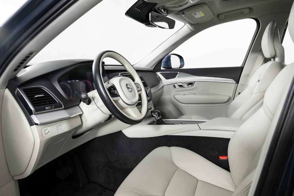 used 2022 Volvo XC90 car, priced at $30,995