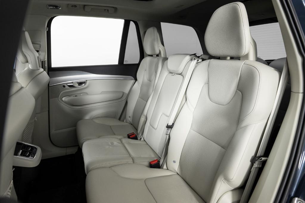 used 2022 Volvo XC90 car, priced at $30,995