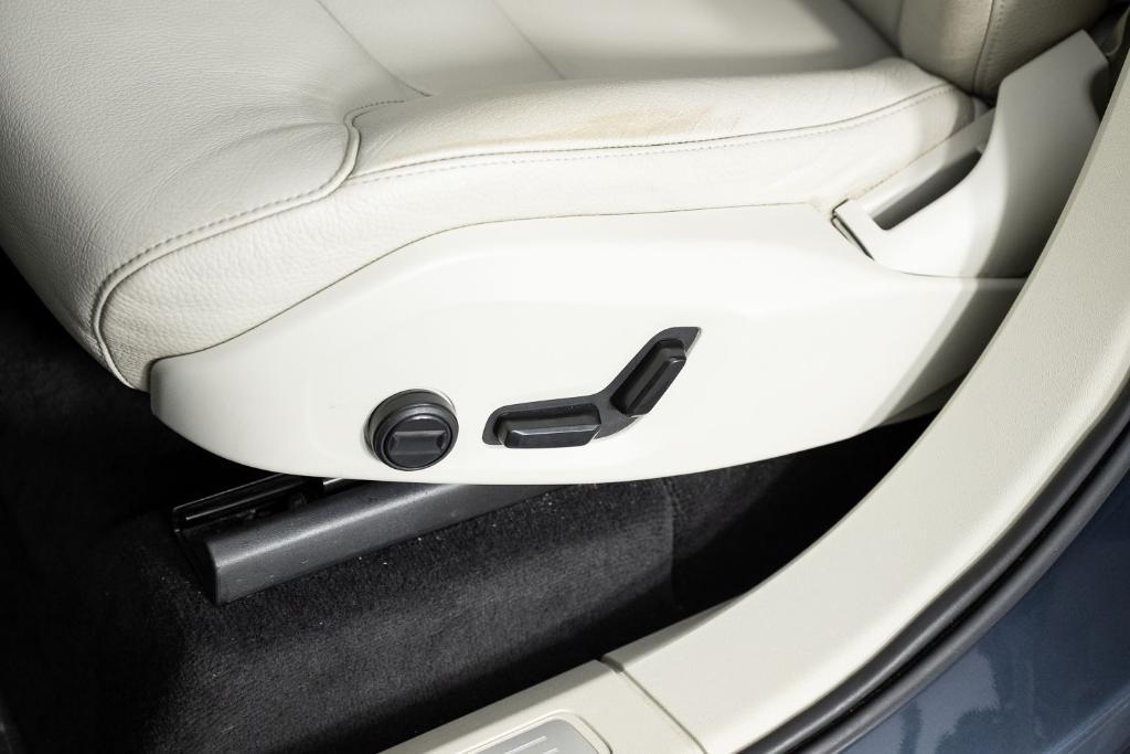 used 2022 Volvo XC90 car, priced at $30,995