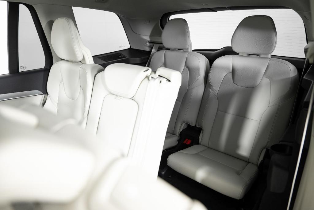 used 2022 Volvo XC90 car, priced at $30,995