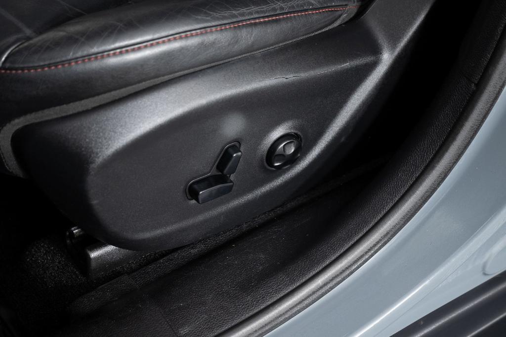 used 2014 Jeep Cherokee car, priced at $13,295