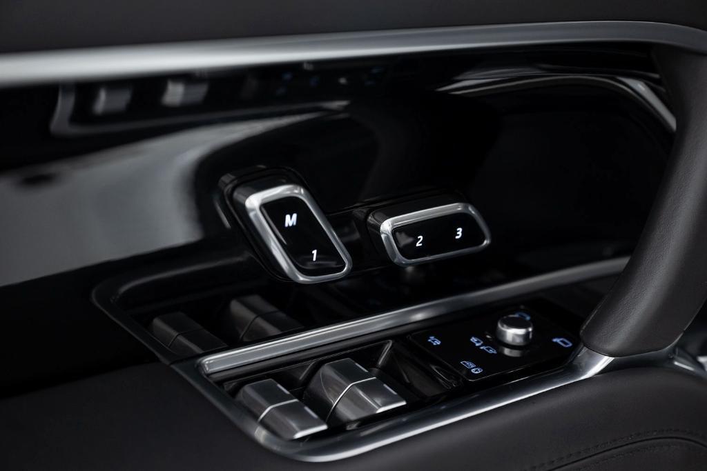 used 2022 Land Rover Range Rover car, priced at $84,495