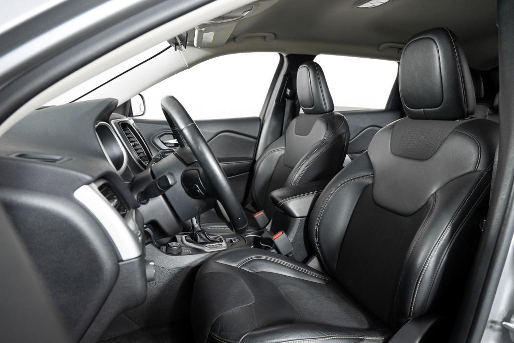 used 2018 Jeep Cherokee car