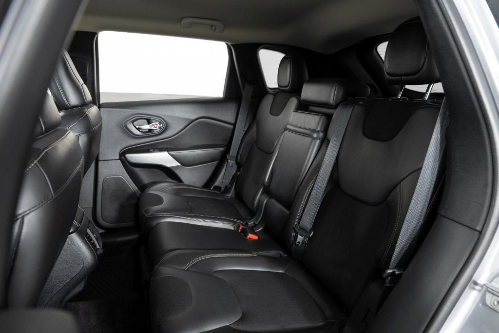 used 2018 Jeep Cherokee car
