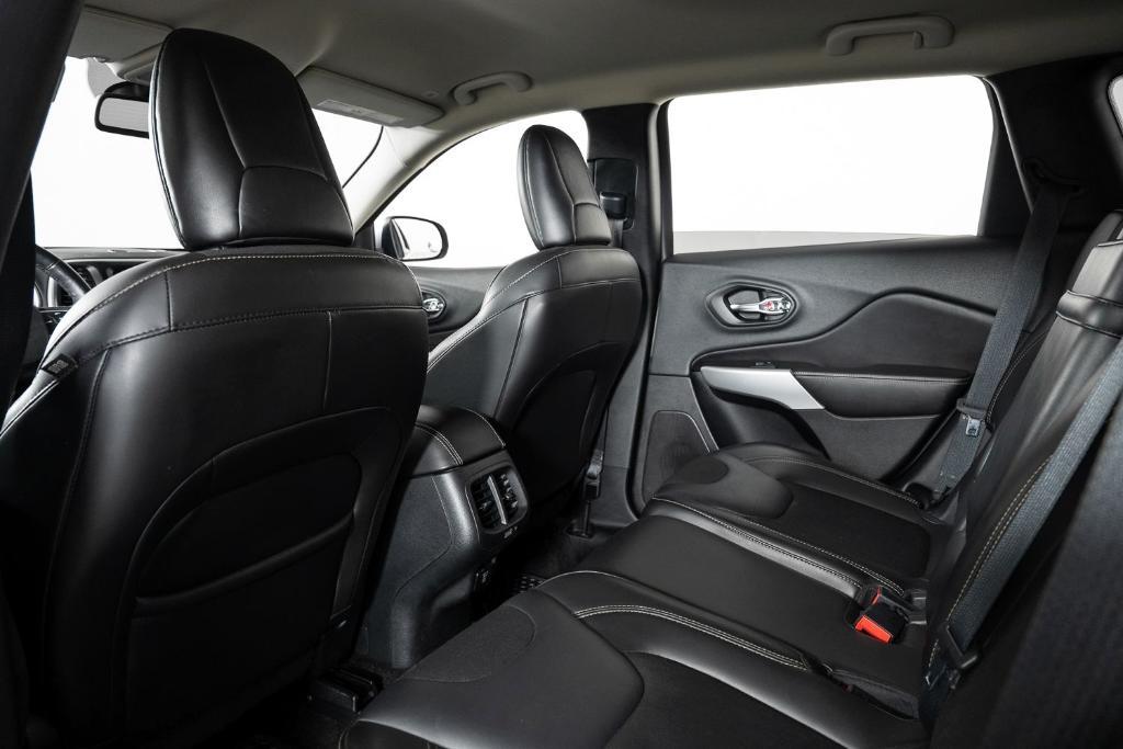 used 2018 Jeep Cherokee car