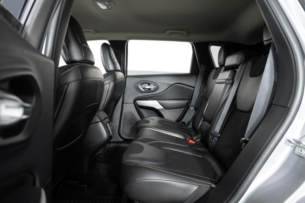used 2018 Jeep Cherokee car