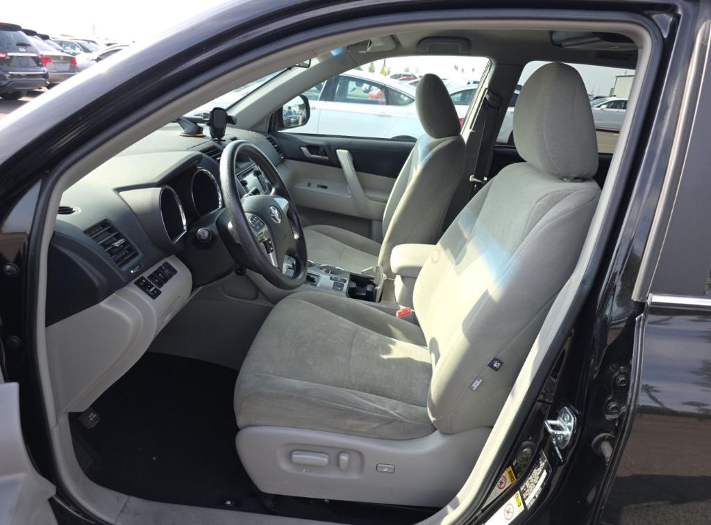 used 2013 Toyota Highlander car, priced at $16,995