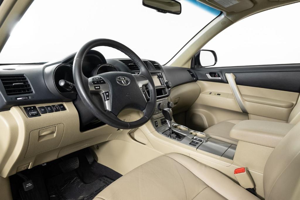used 2013 Toyota Highlander car, priced at $13,495