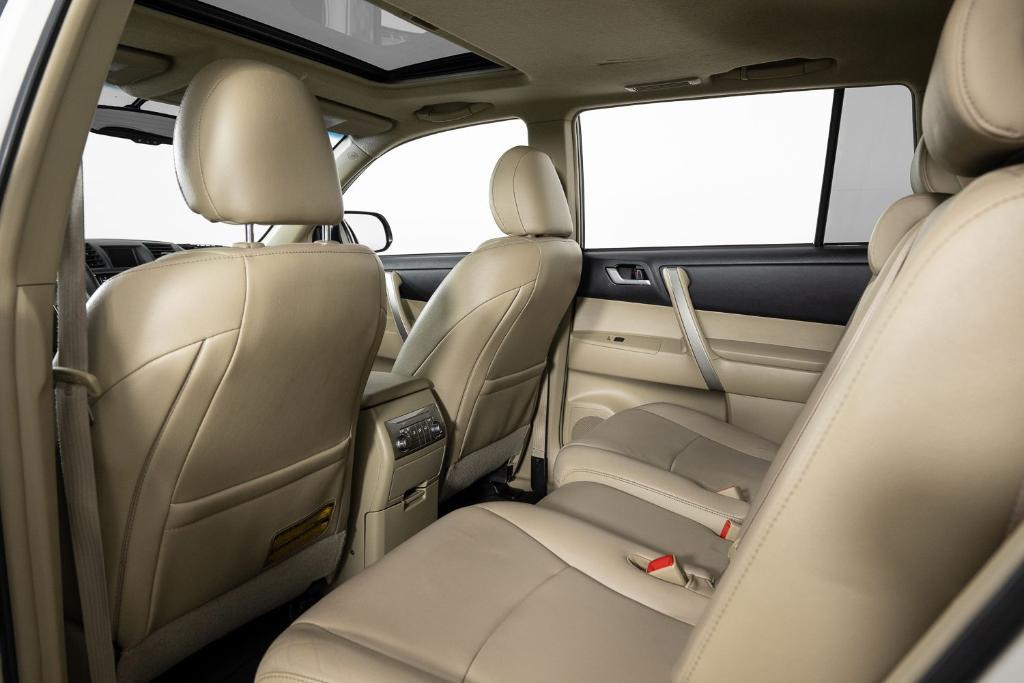 used 2013 Toyota Highlander car, priced at $13,495