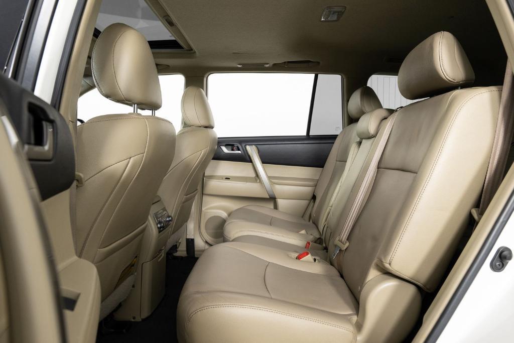 used 2013 Toyota Highlander car, priced at $13,495