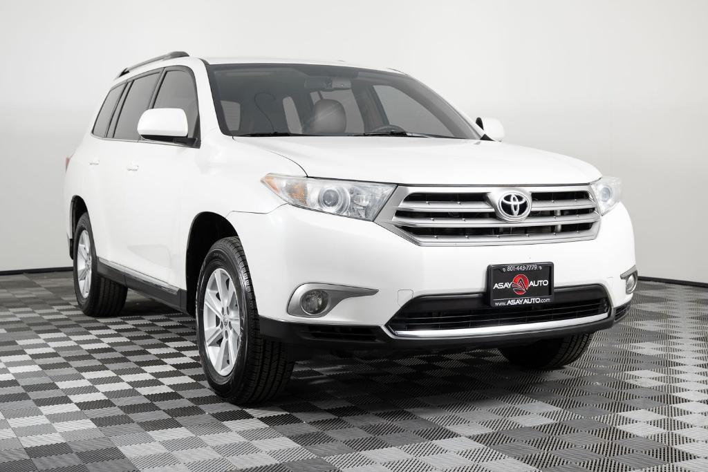 used 2013 Toyota Highlander car, priced at $13,495