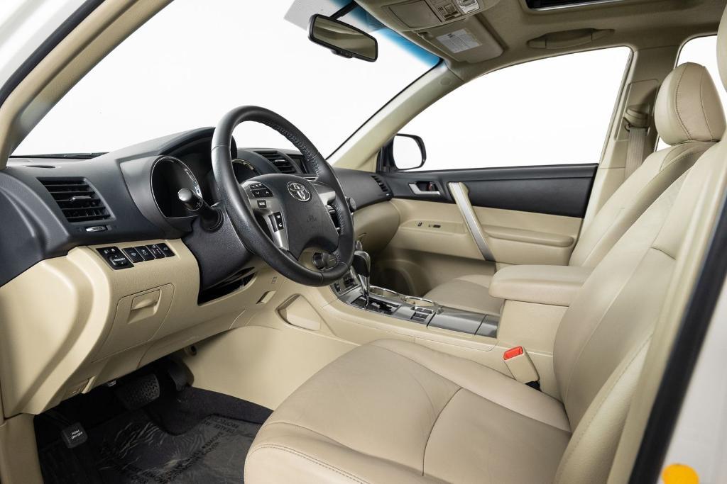 used 2013 Toyota Highlander car, priced at $13,495