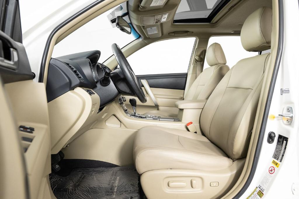 used 2013 Toyota Highlander car, priced at $13,495
