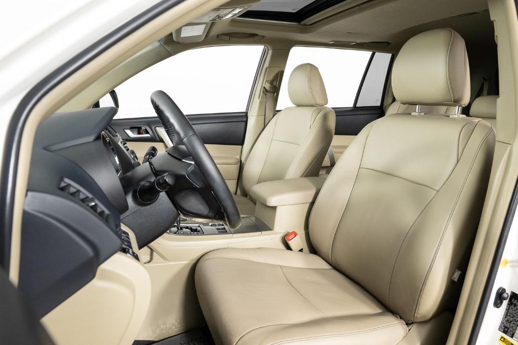 used 2013 Toyota Highlander car, priced at $13,495