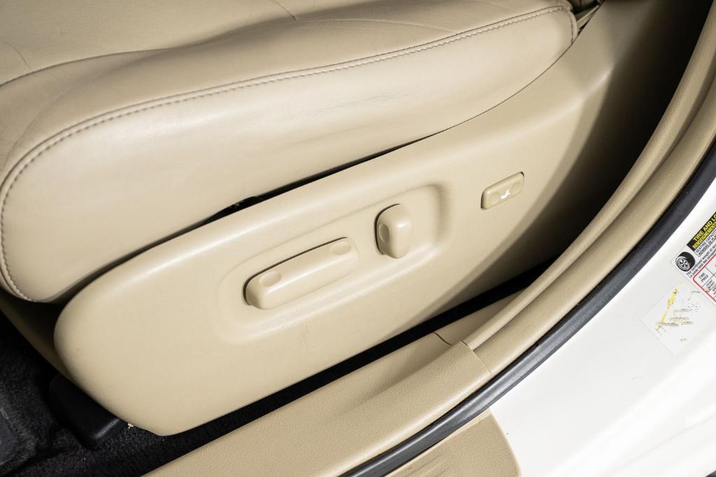 used 2013 Toyota Highlander car, priced at $13,495