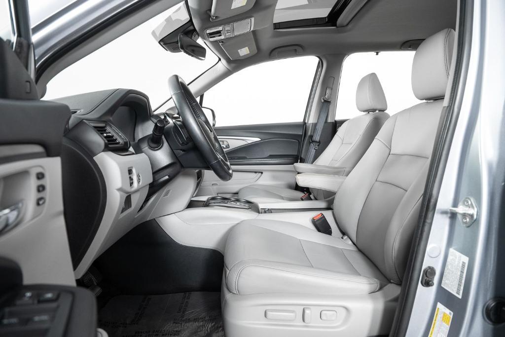 used 2022 Honda Pilot car, priced at $29,995