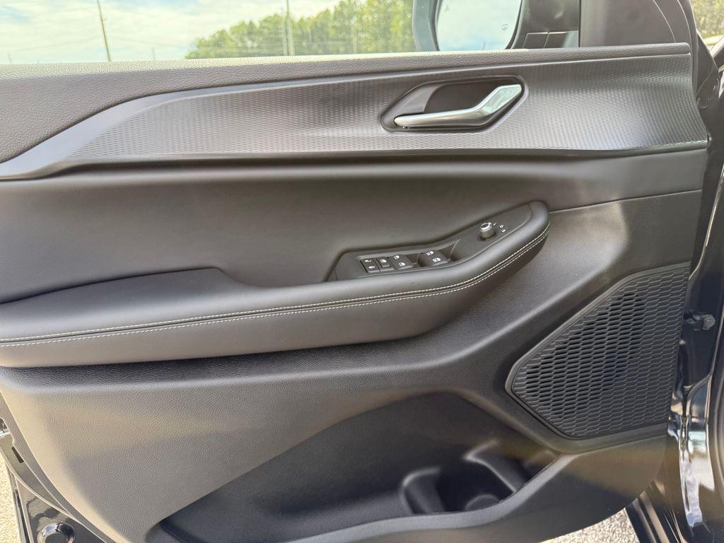 new 2025 Jeep Grand Cherokee L car, priced at $33,920