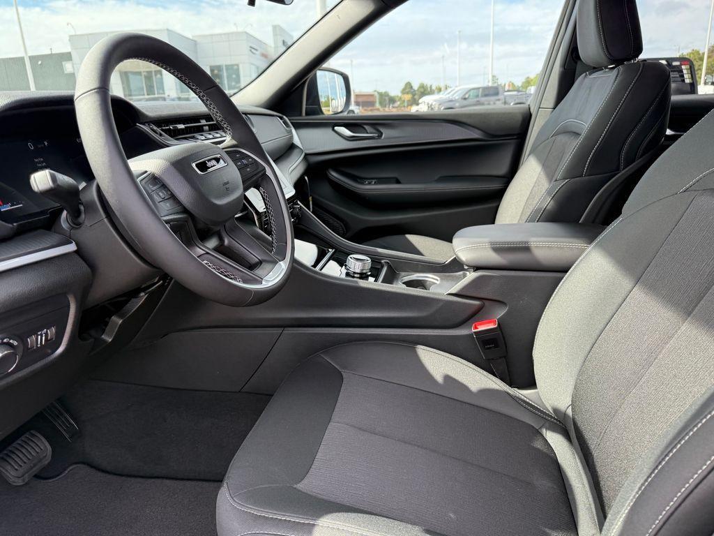 new 2025 Jeep Grand Cherokee L car, priced at $33,920