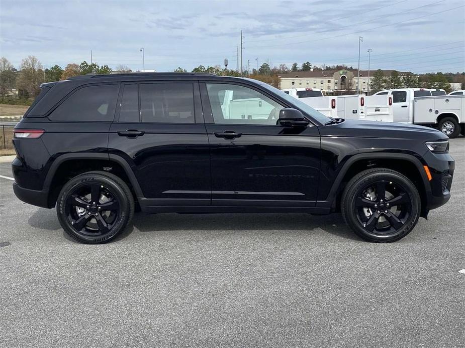 new 2025 Jeep Grand Cherokee car, priced at $38,425