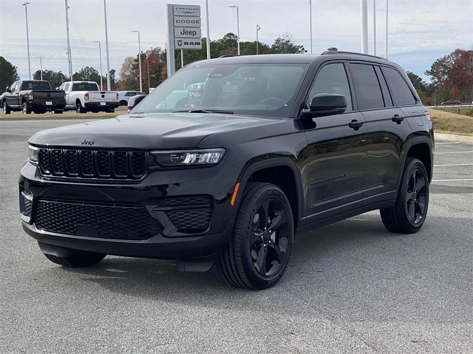 new 2025 Jeep Grand Cherokee car, priced at $38,425