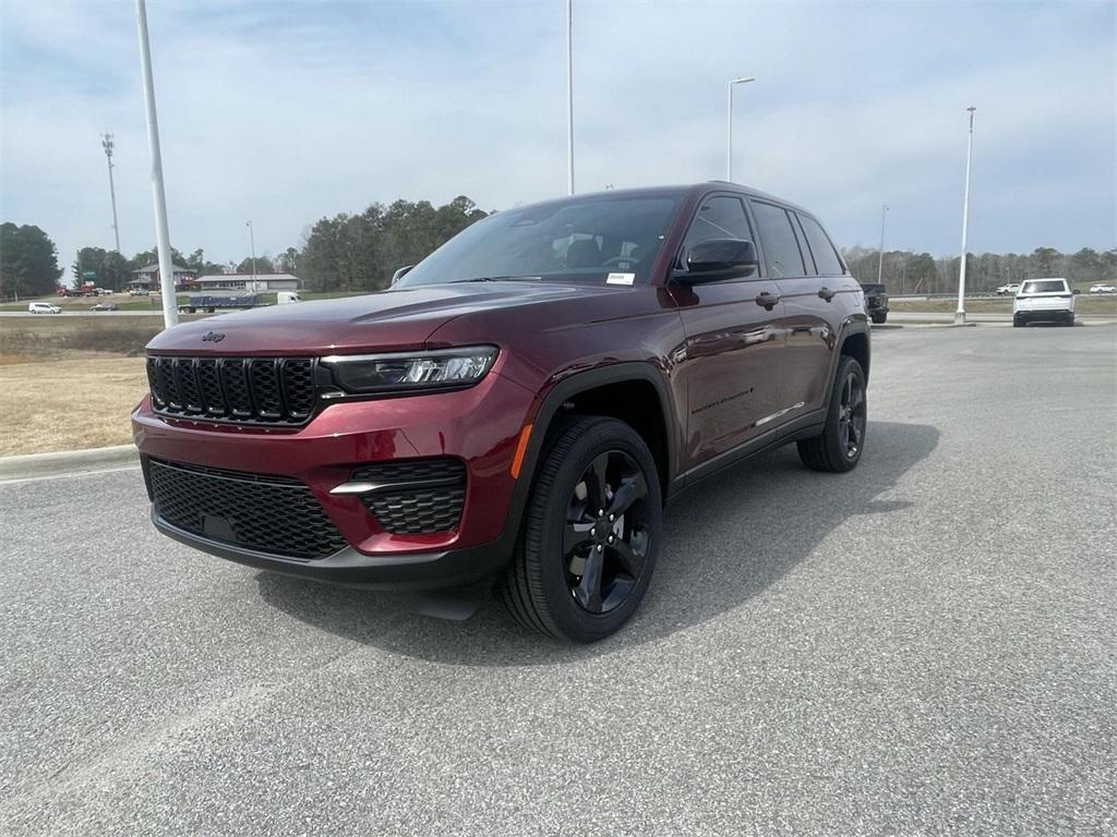 new 2025 Jeep Grand Cherokee car, priced at $36,925