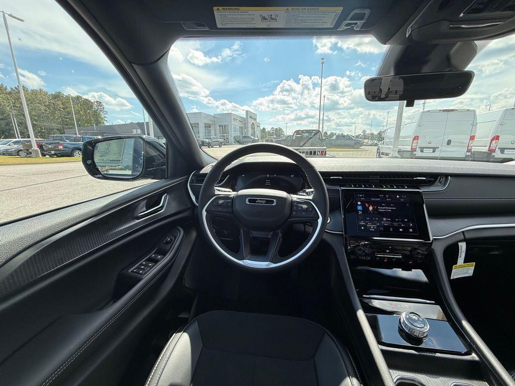 new 2025 Jeep Grand Cherokee car, priced at $34,125