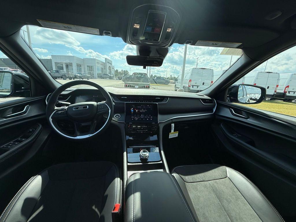 new 2025 Jeep Grand Cherokee car, priced at $34,125
