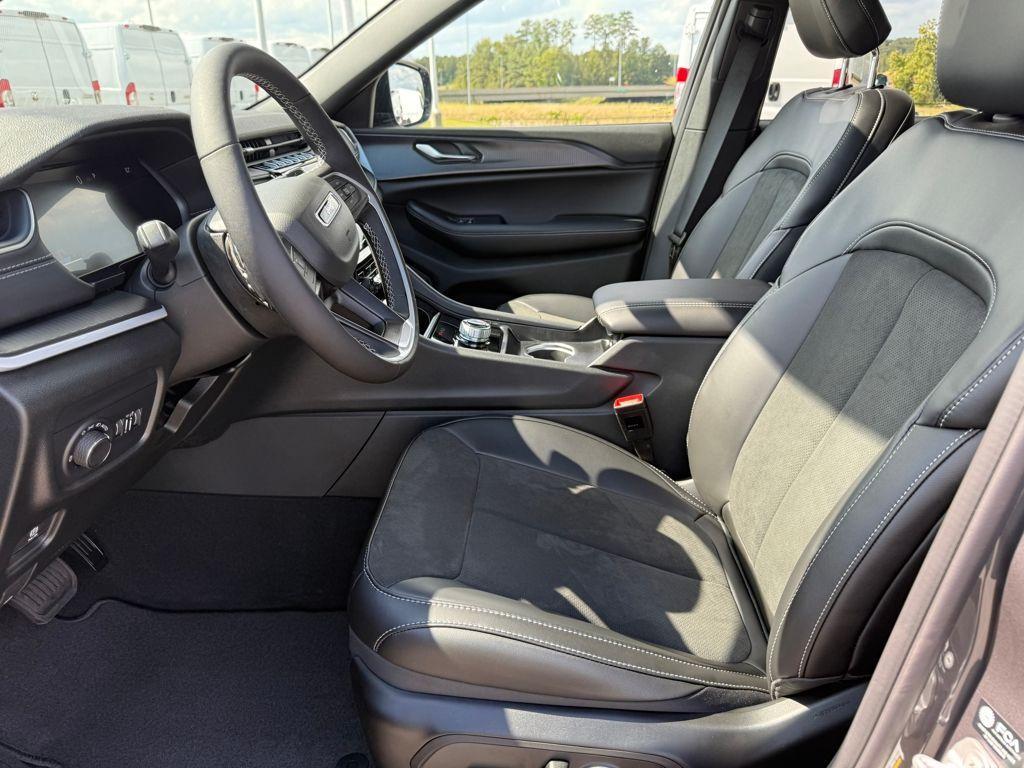 new 2025 Jeep Grand Cherokee car, priced at $34,125