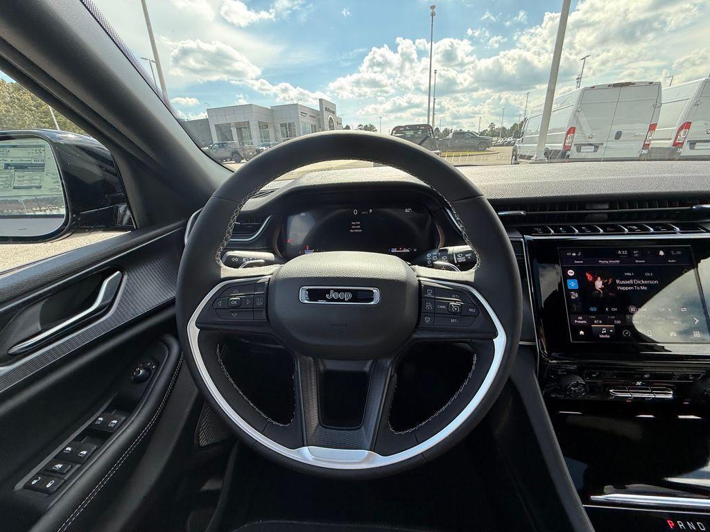 new 2025 Jeep Grand Cherokee car, priced at $34,125