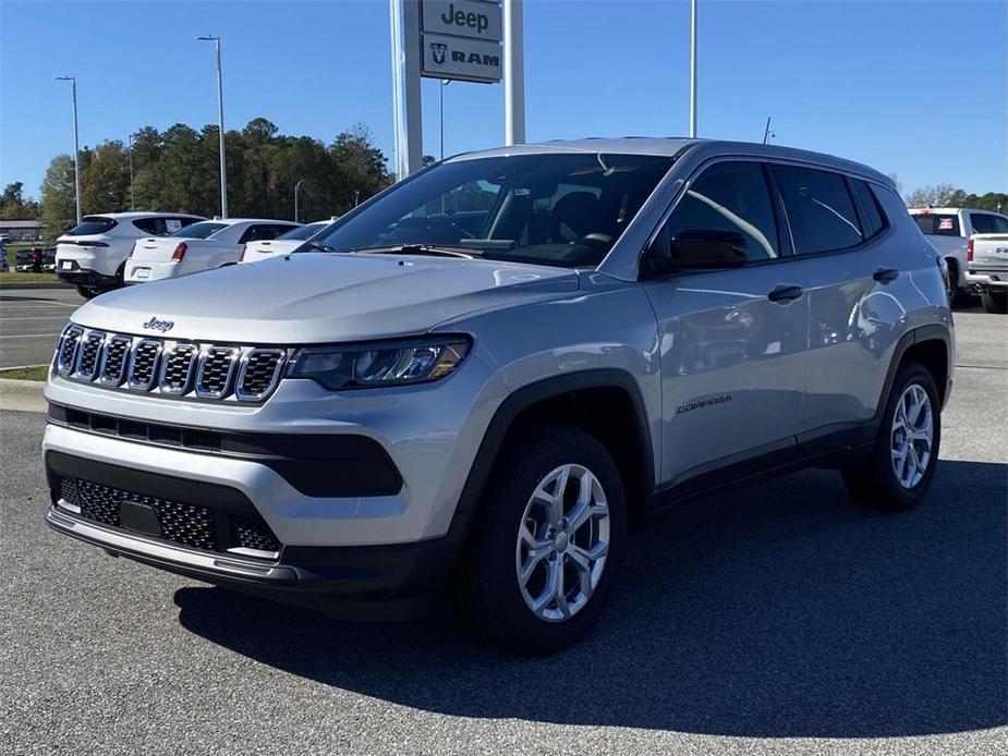 new 2024 Jeep Compass car, priced at $22,333