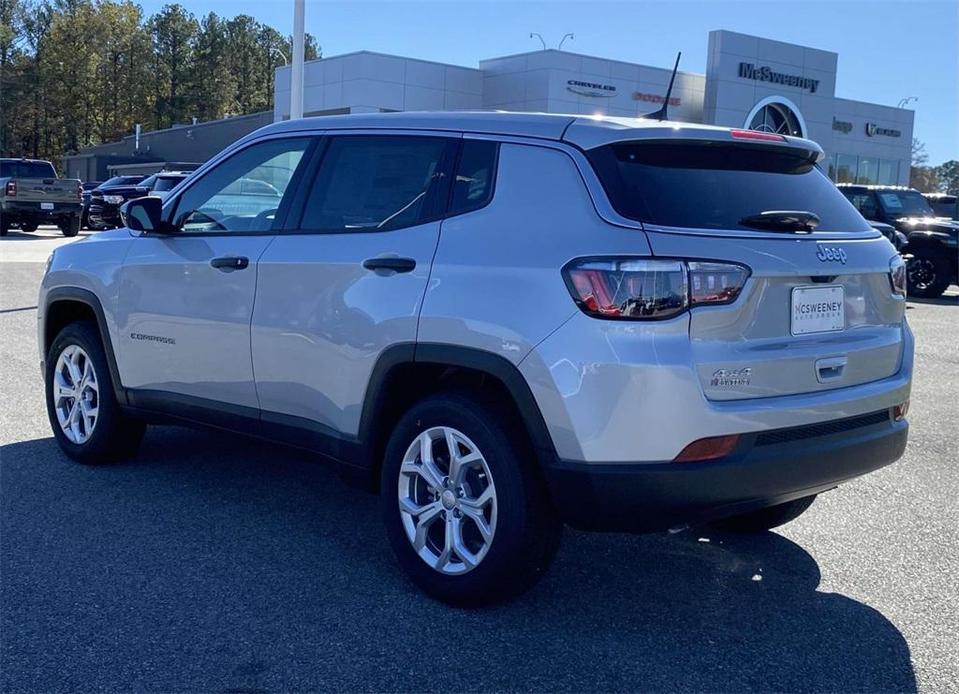 new 2024 Jeep Compass car, priced at $22,333