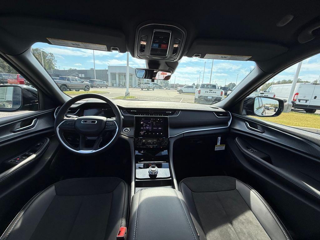 new 2025 Jeep Grand Cherokee car, priced at $34,625