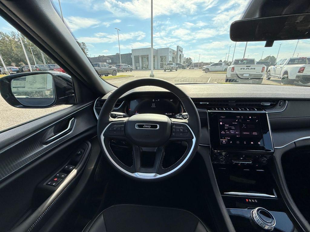 new 2025 Jeep Grand Cherokee car, priced at $34,625