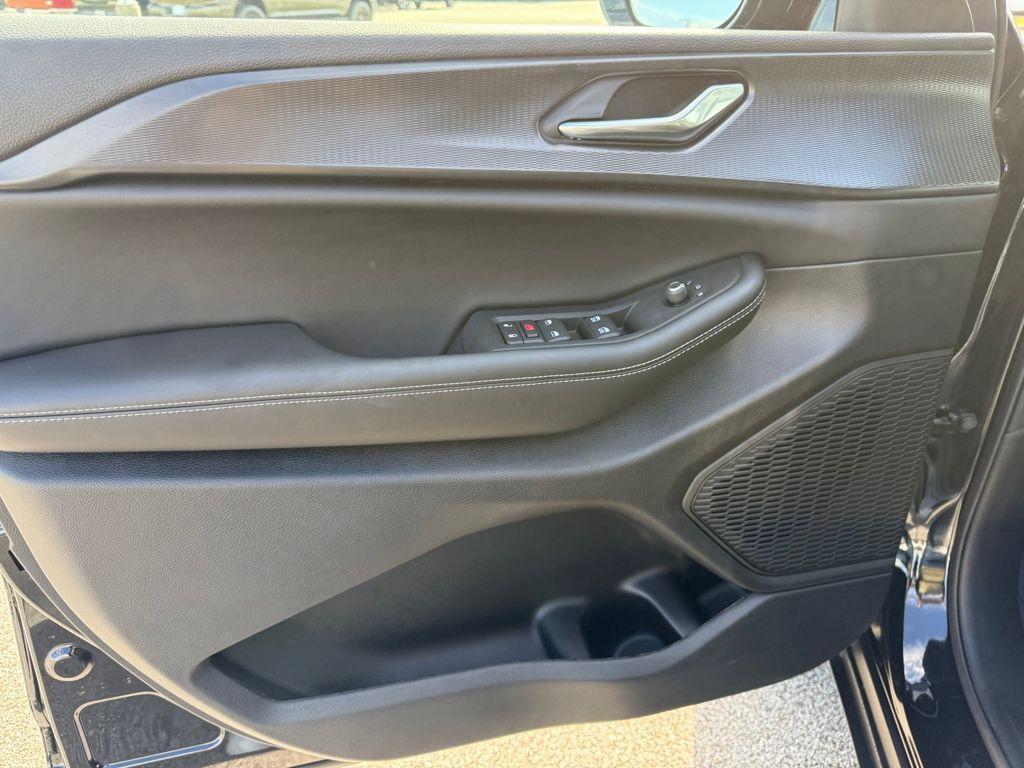 new 2025 Jeep Grand Cherokee car, priced at $34,625