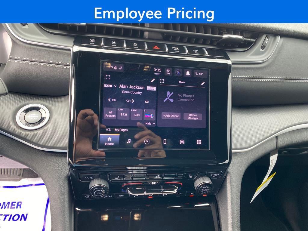 new 2025 Jeep Grand Cherokee car, priced at $34,880