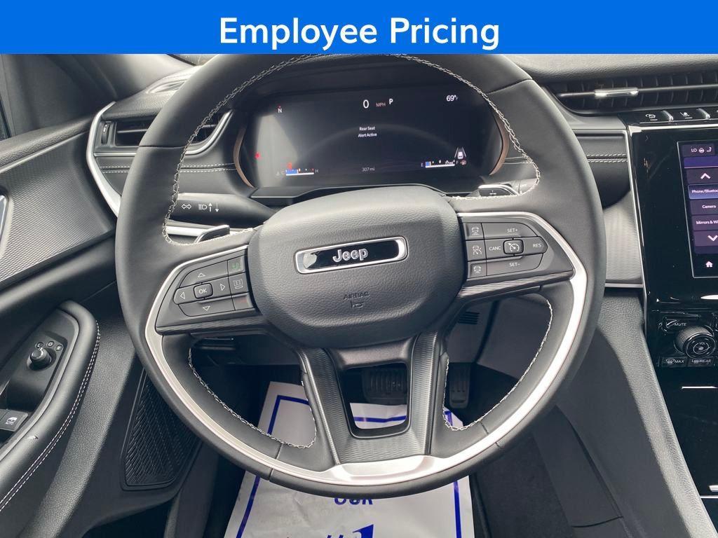 new 2025 Jeep Grand Cherokee car, priced at $34,880