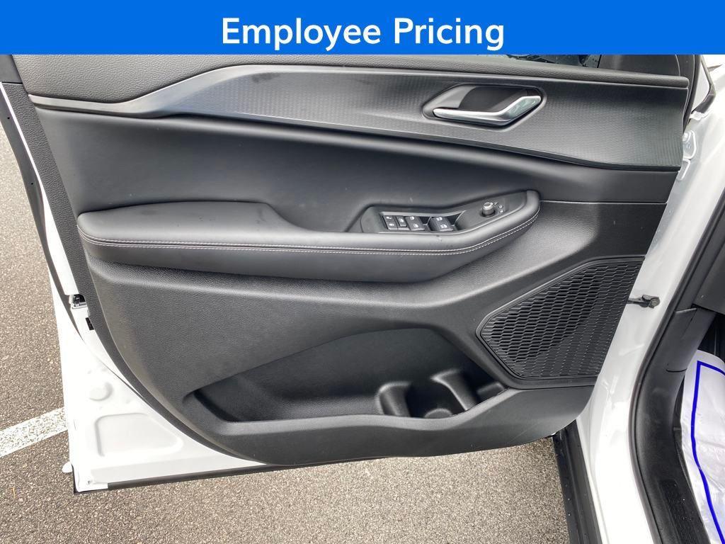 new 2025 Jeep Grand Cherokee car, priced at $34,880