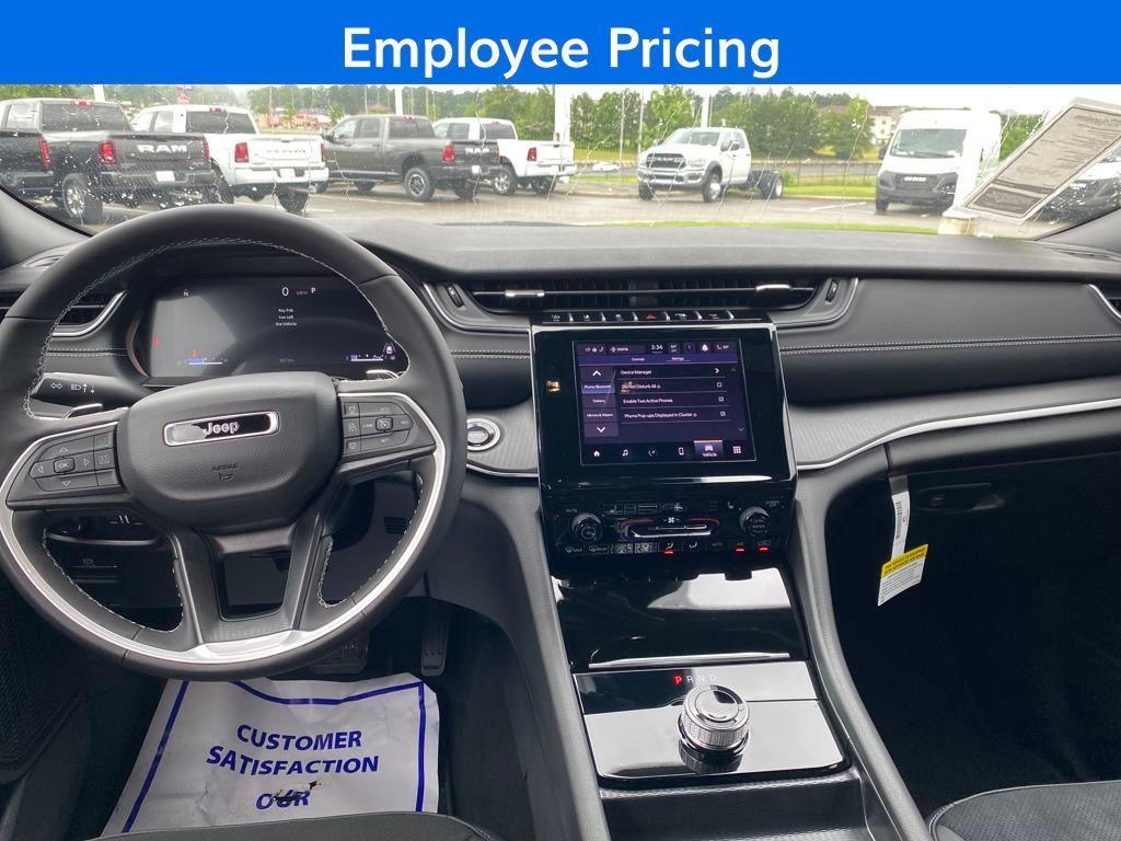 new 2025 Jeep Grand Cherokee car, priced at $34,880