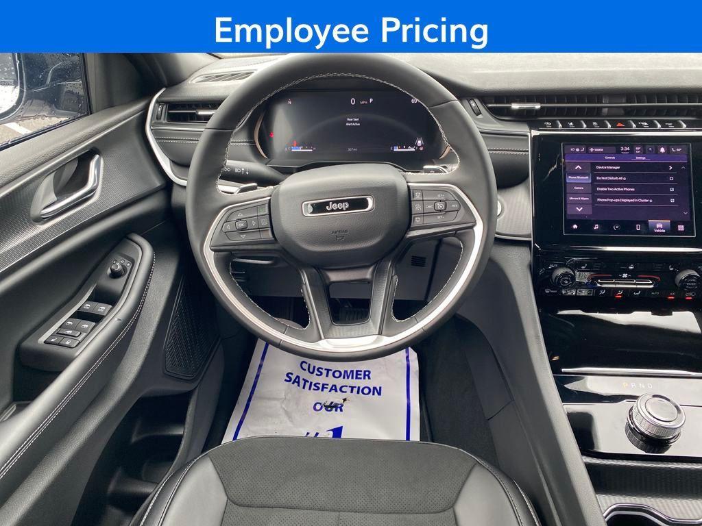 new 2025 Jeep Grand Cherokee car, priced at $34,880