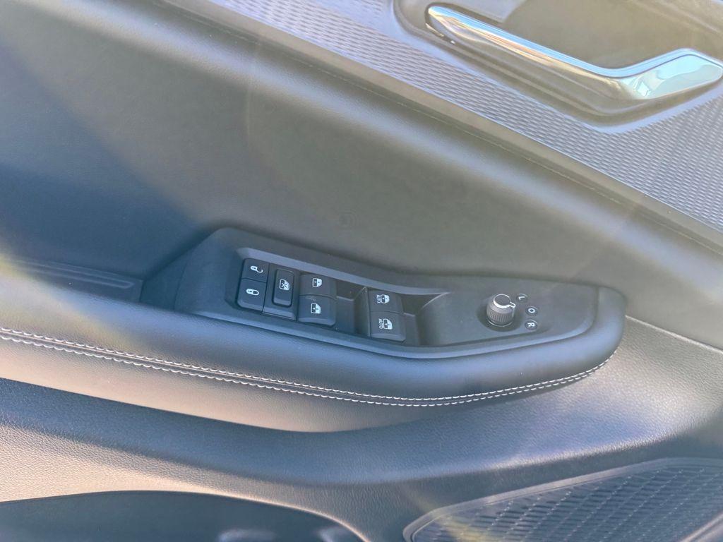 new 2025 Jeep Grand Cherokee car, priced at $30,800