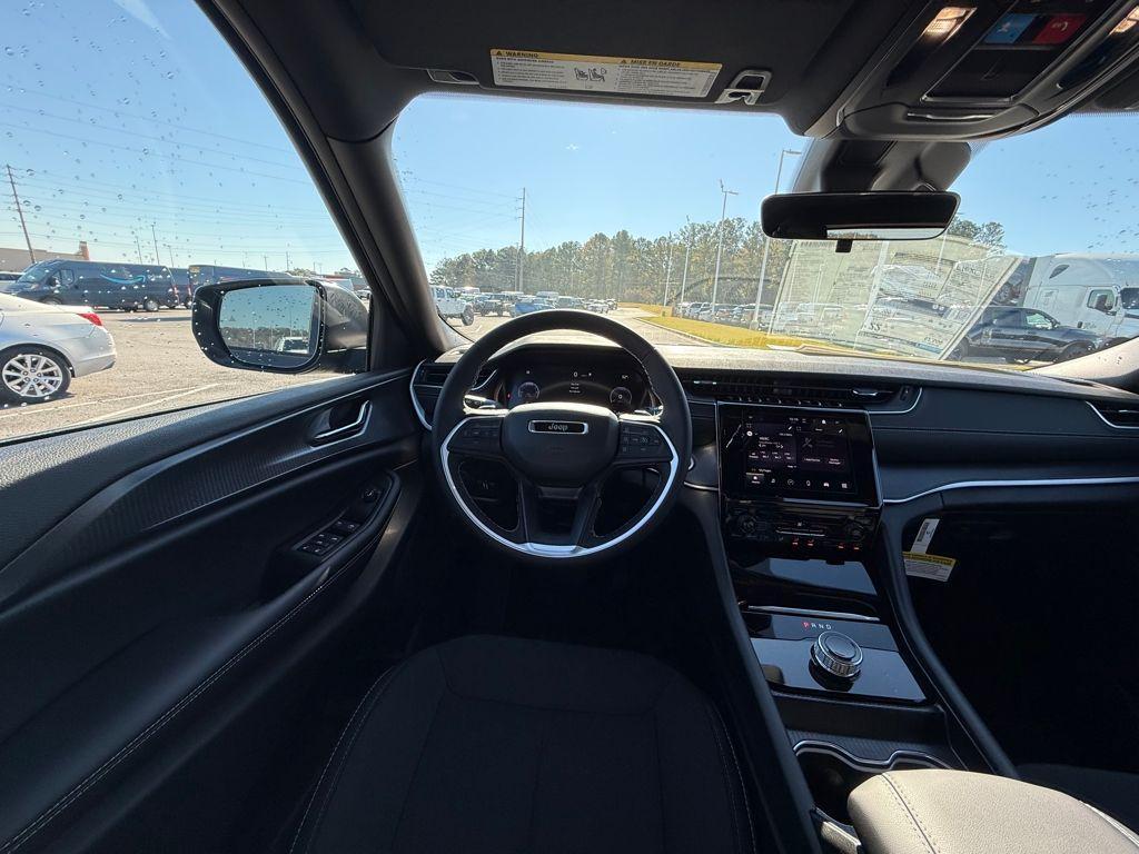 new 2025 Jeep Grand Cherokee car, priced at $30,800