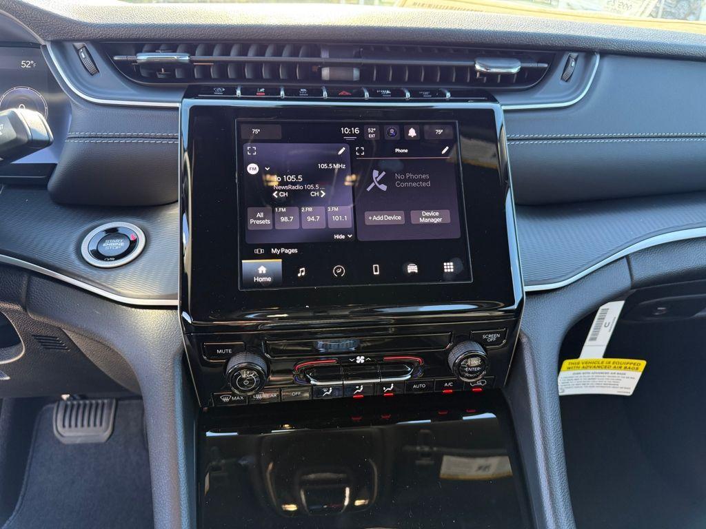 new 2025 Jeep Grand Cherokee car, priced at $30,800