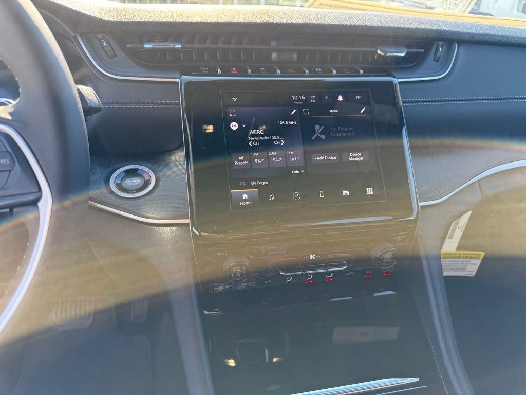 new 2025 Jeep Grand Cherokee car, priced at $30,800