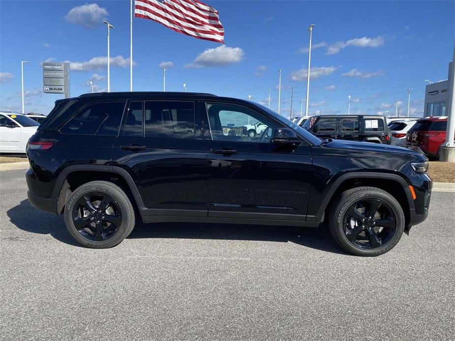 new 2025 Jeep Grand Cherokee car, priced at $38,425